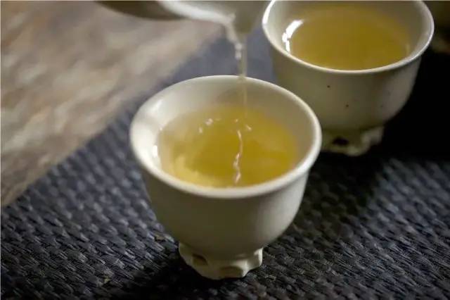 福鼎老白茶价格表（清冽醇柔的正宗福鼎白茶）