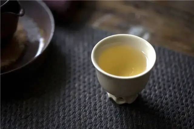 福鼎老白茶价格表（清冽醇柔的正宗福鼎白茶）