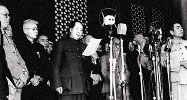 三五香烟价格表和图片（毛主席递烟给朋友）