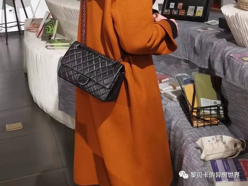 gucci酒神包迷你价格（她们说这个单品用十年还会心动）