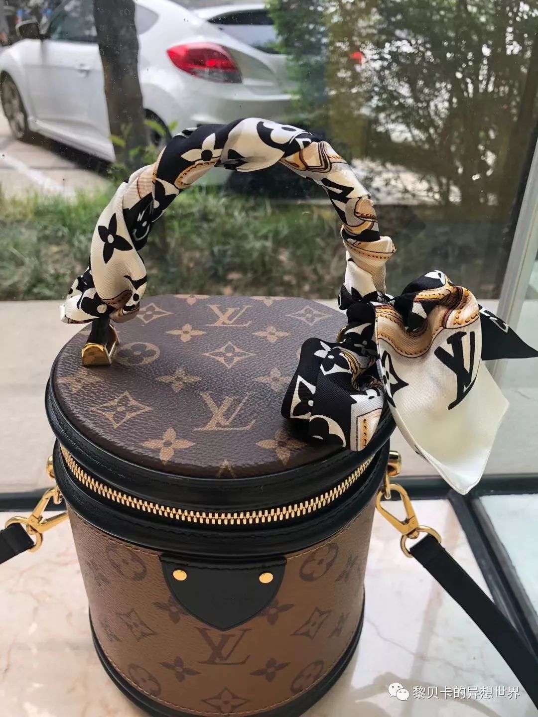 gucci酒神包迷你价格（她们说这个单品用十年还会心动）