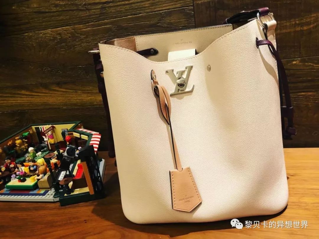 gucci酒神包迷你价格（她们说这个单品用十年还会心动）
