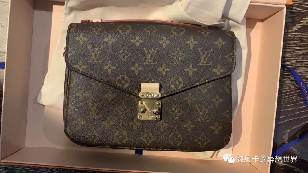 gucci酒神包迷你价格（她们说这个单品用十年还会心动）