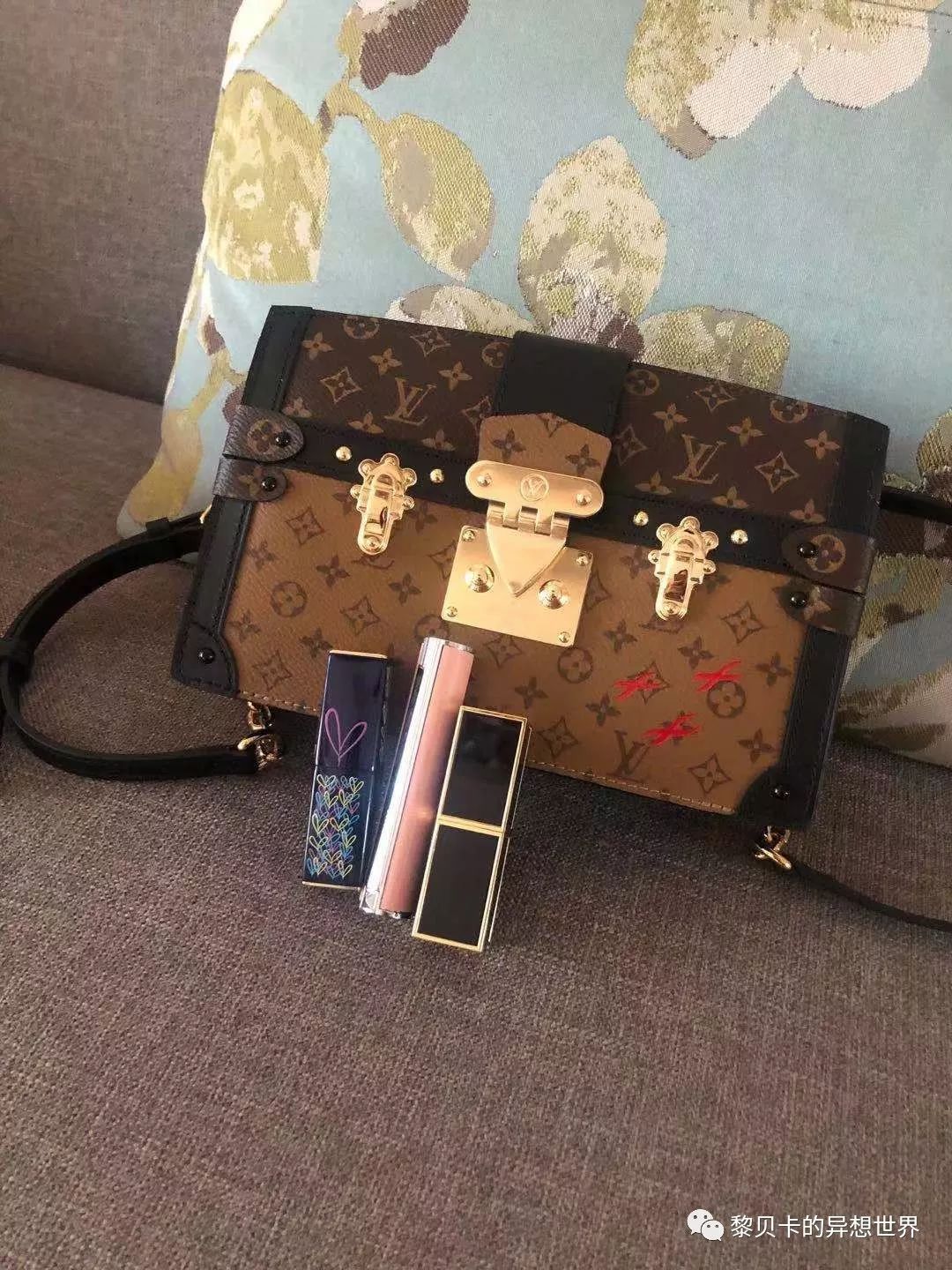 gucci酒神包迷你价格（她们说这个单品用十年还会心动）