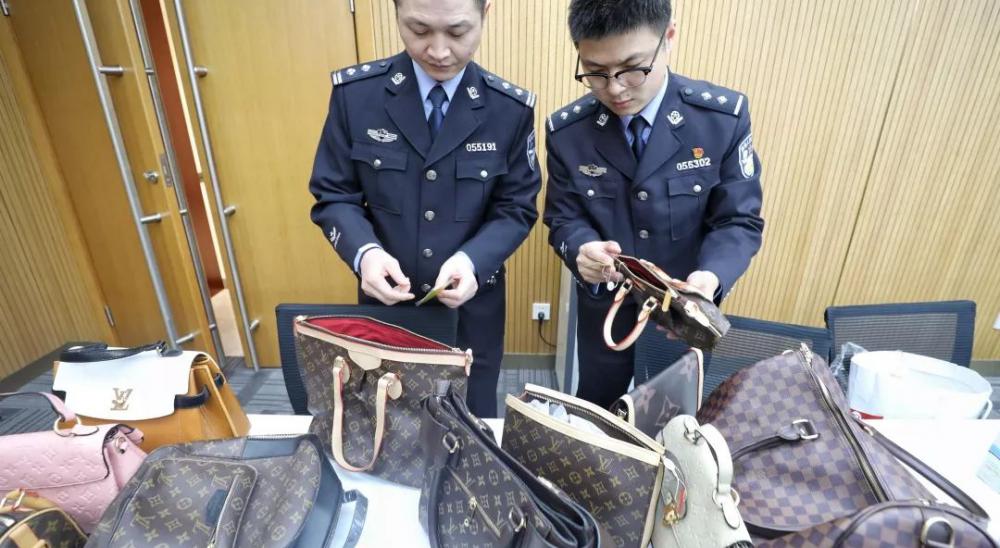 burberry围巾价格查询（申晨间）