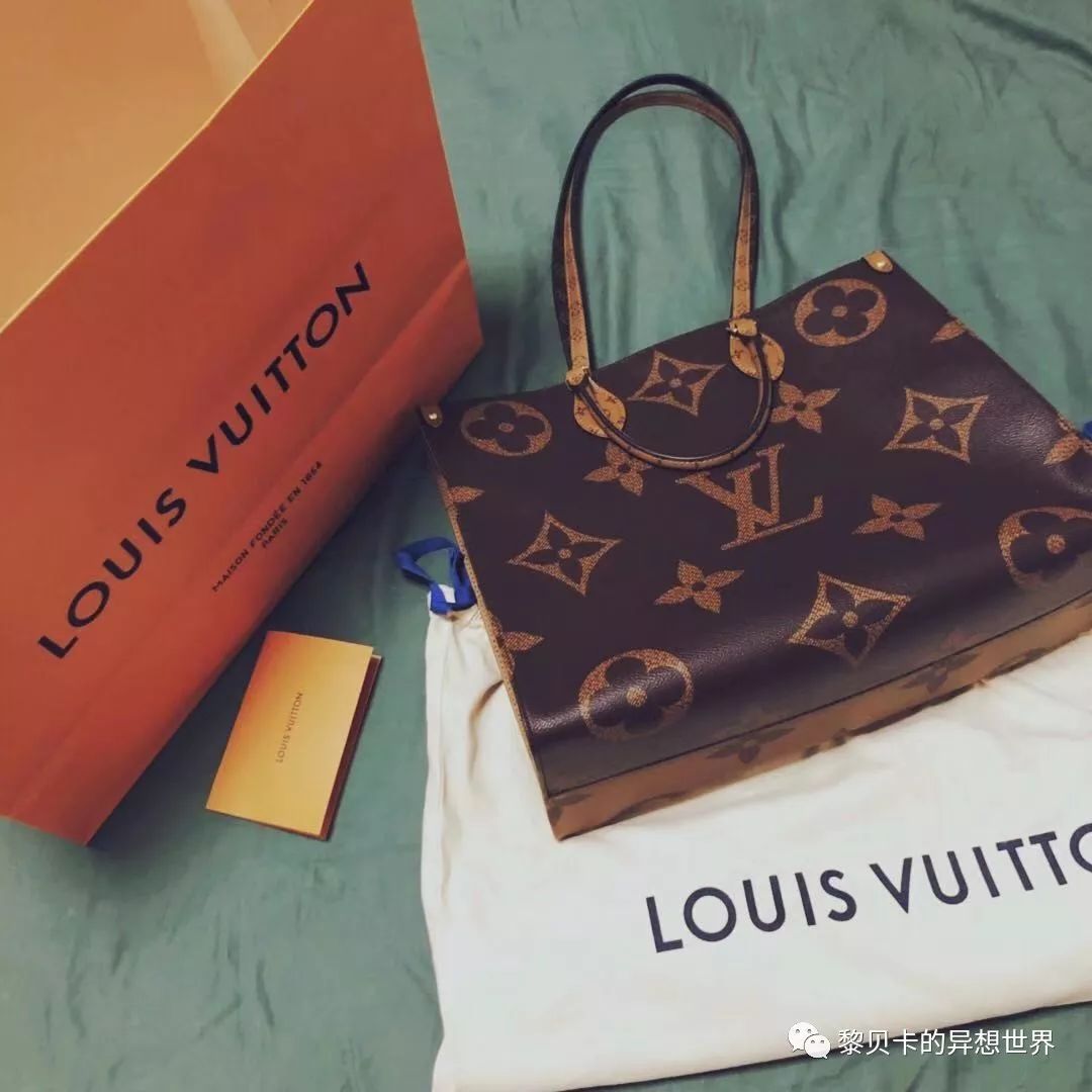 gucci酒神包迷你价格（她们说这个单品用十年还会心动）