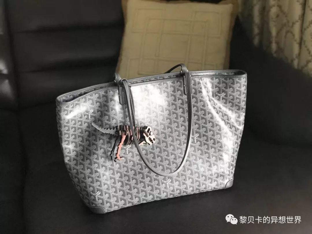 gucci酒神包迷你价格（她们说这个单品用十年还会心动）