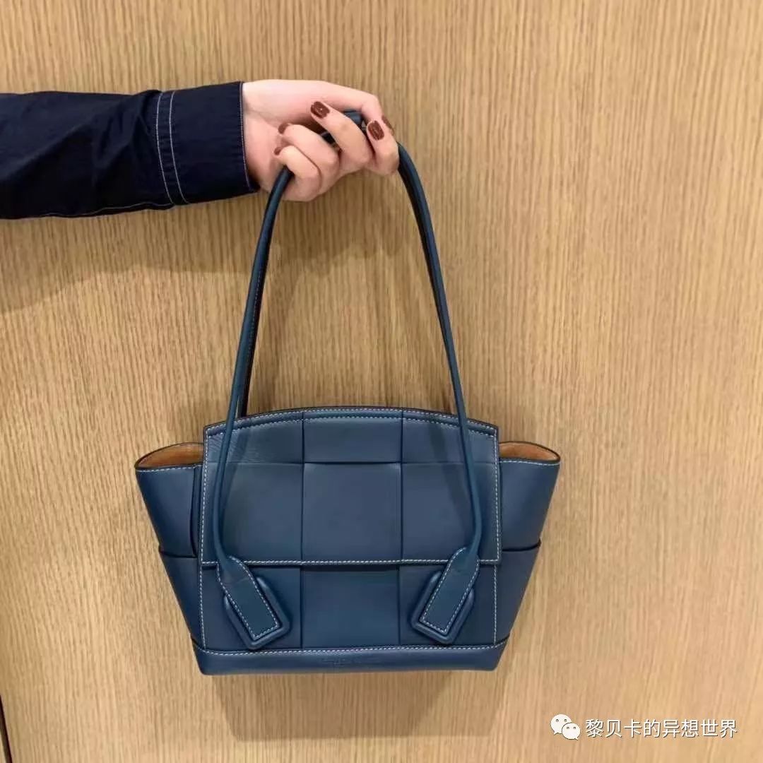 gucci酒神包迷你价格（她们说这个单品用十年还会心动）