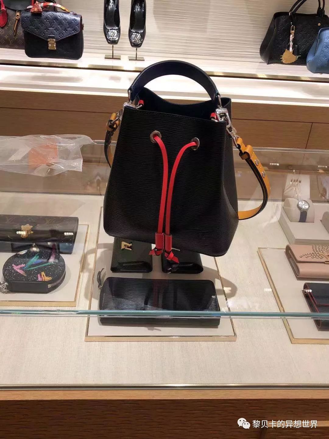 gucci酒神包迷你价格（她们说这个单品用十年还会心动）