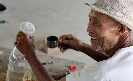 老村长酒价格（牛栏山陈酿酒与老村长同是十几元的低价酒）