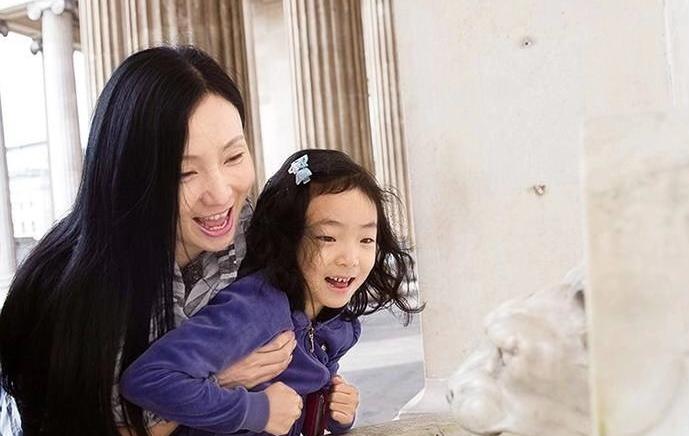 王俊凯生日会门票价格（神仙父母助力女儿追星）