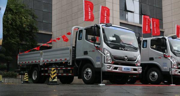 福田水稻收割機(jī)價(jià)格（每年要在這臺(tái)車上住6個(gè)多月）