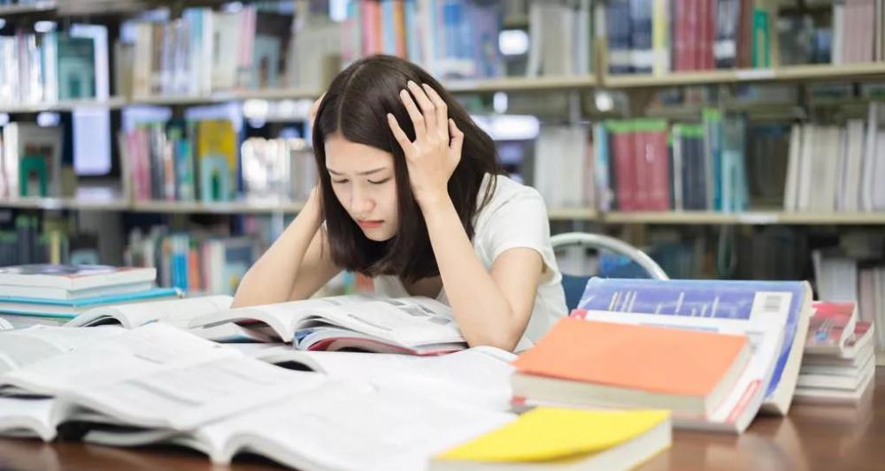 大学重修一门课多少钱（大学挂科一时爽）