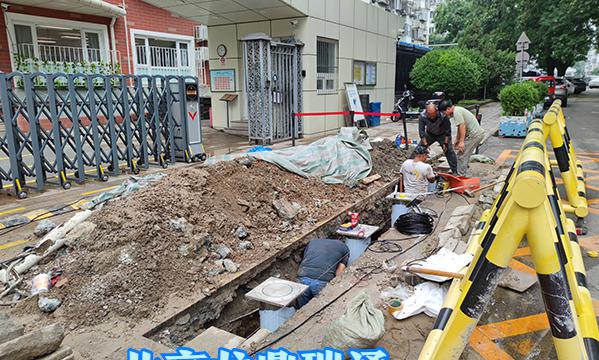 请问液压升降柱多少钱（北京市东城区史家小学分校全自动液压升降柱）
