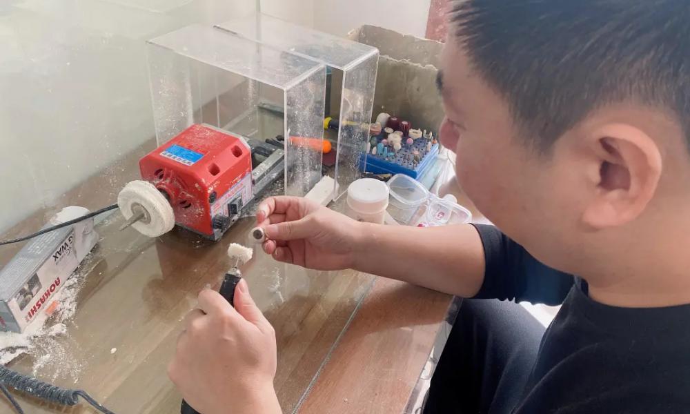 植入義眼需要多少錢呢（被炸掉右眼的賣家）