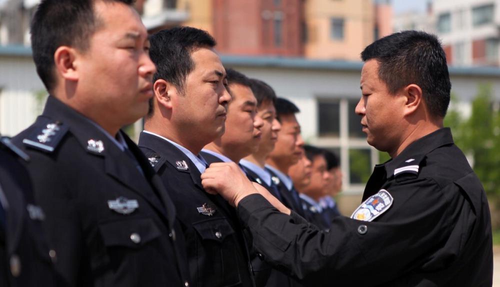 警察工資多少錢一個月（獄警也是）