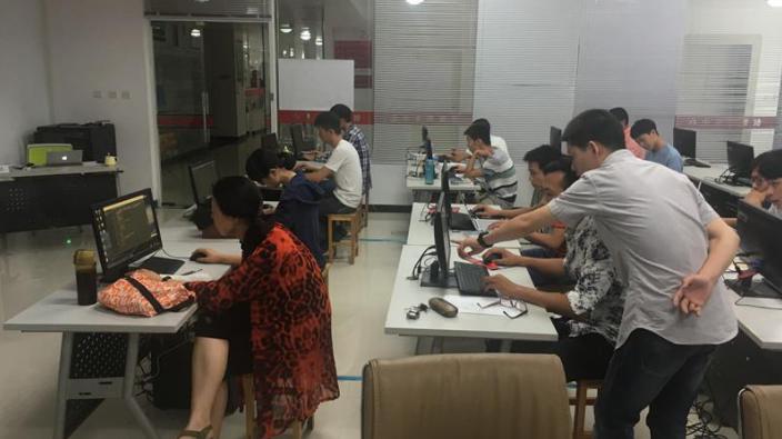 程序員培訓班要多少錢（為什么說勸人報名IT培訓班的人）