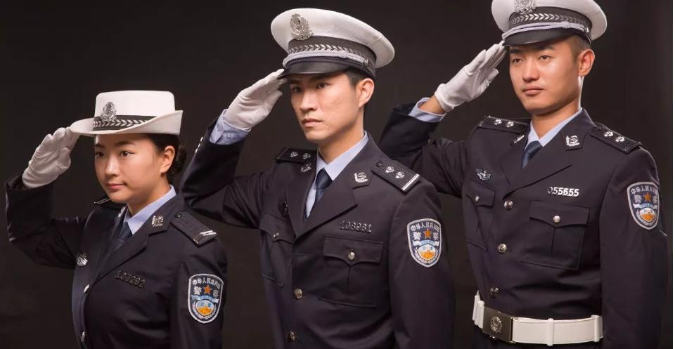 警察工资多少钱一个月（辅警每月工资1800）