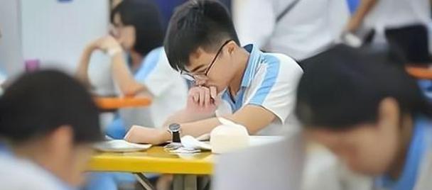 高三补习多少钱（高中三年）