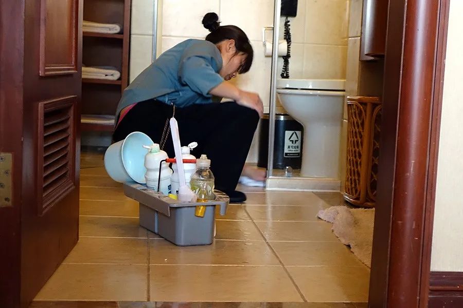 房卡丢了赔多少钱（酒店深夜拉扯）