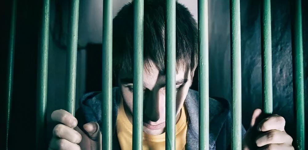 拘留15天生活费多少钱（公务员被刑事拘留期间）