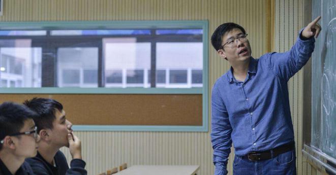 大学老师工资一般多少钱一个月（北大教师）