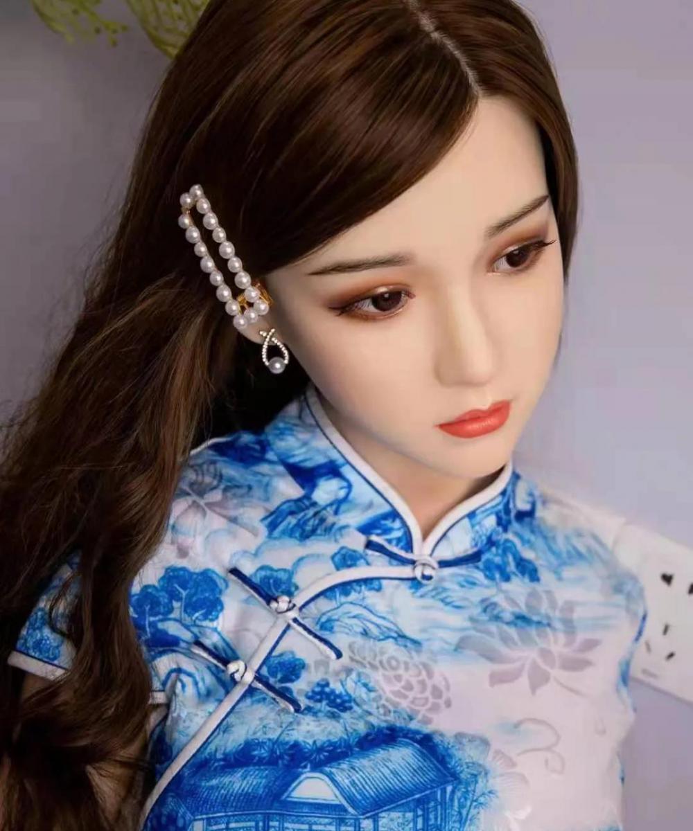 真正的实体娃娃多少钱（硅胶娃娃与TPE娃娃的优劣对比）