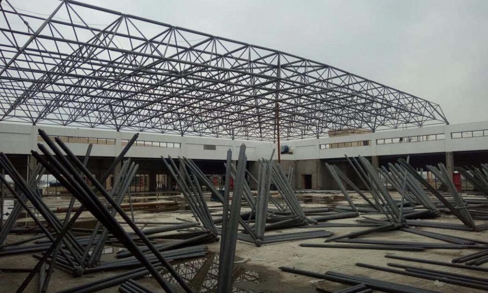 网架钢结构多少钱一平（网架建筑省钱新模式）