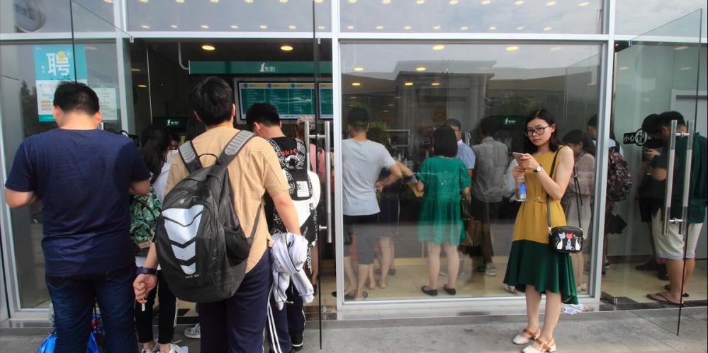 奶茶店投资要多少钱（兄弟合伙开奶茶店）