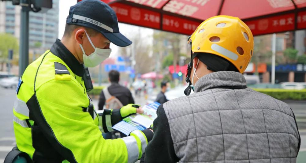 考摩托车驾照多少钱（电动两轮车）