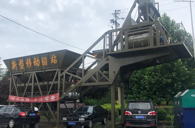 搅拌输送一体机多少钱（新型60方免基础车载一体移动式YHZS60混凝土搅拌站设备）