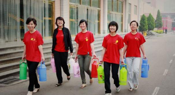 水多少钱一吨（上海高校热水收费55一吨引争议）