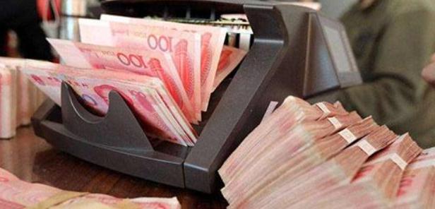 十万利息一年多少钱（年底银行来抢人了）