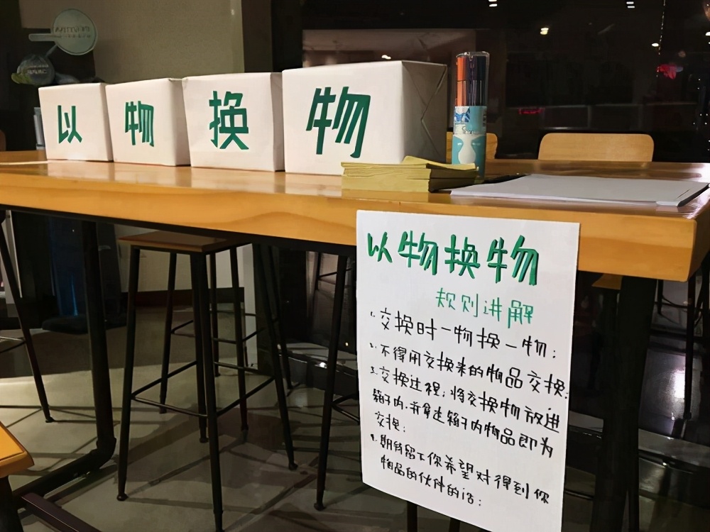 白银多少钱一克（2吨百元人民币）