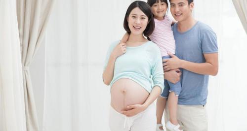 生育津贴多少钱（男职工生育补贴标准是多少）