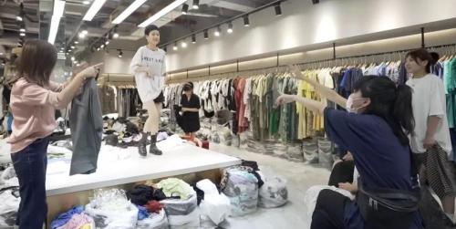开直播平台需要多少钱（服装城鼻祖四季青开市）