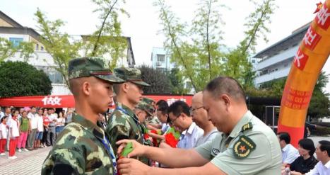 五年兵退伍能拿多少钱（大学生参军两年后退伍）