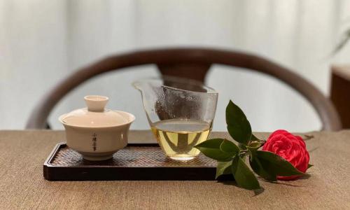 老白茶的价格是多少钱一斤（为什么有的老白茶比新茶便宜）