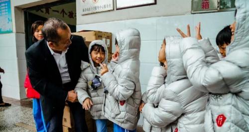 大鹅羽绒服多少钱（都说波司登羽绒服不好）