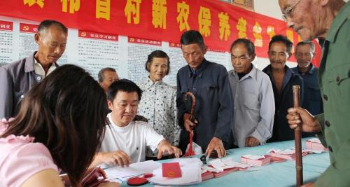养老保险一个月交多少钱（农村养老保险分为几档）