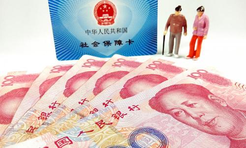 职工医疗保险一年多少钱（养老金8000元）