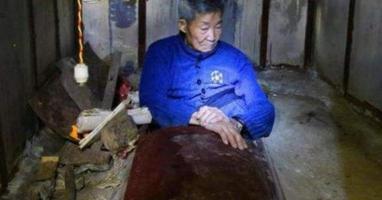 墓碑多少钱一块（湖南95岁老人住）