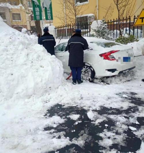 30装载机多少钱一台（15辆铲车来小区除雪）