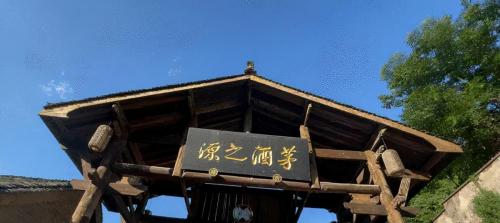 华联辉酱香型53度多少钱（伴随茅台酒的一骑绝尘）