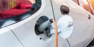 怎么算汽車油耗一公里多少錢（新能源1毛錢一公里）