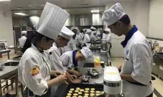 职业学校学费多少钱（成为被）