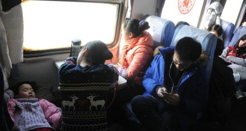 火车上泡面多少钱一桶（过年回家坐火车）