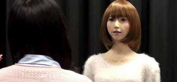 仿真女性机器人多少钱（售价10万的日本）