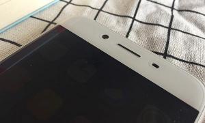 oppor9s耳机多少钱（高价低配却月销300万台）