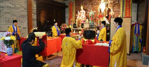 终南山隐居要用多少钱（巅峰时3万人涌入终南山做隐士）